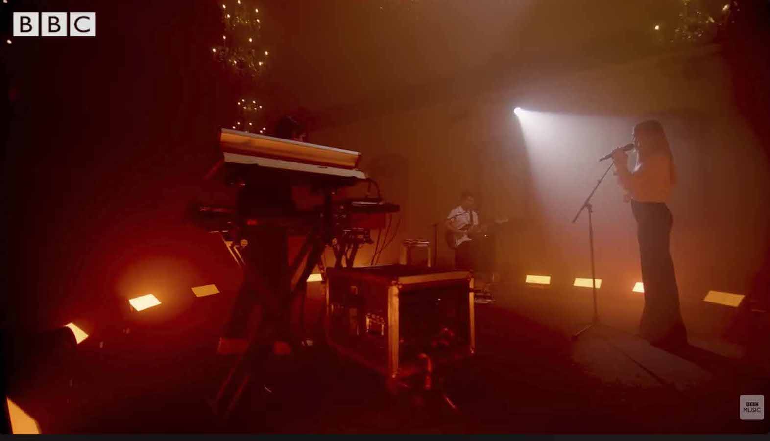 still of london grammar on jools holland in 2022